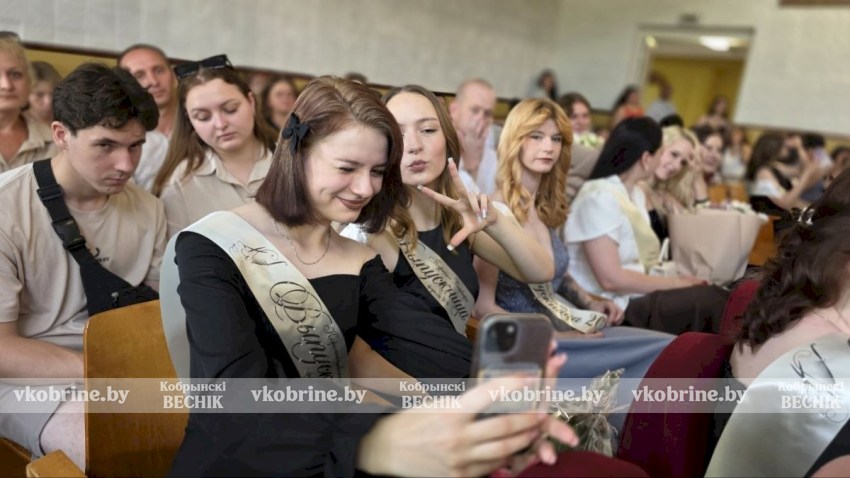 Ловим лучшие моменты с выпускного в колледже сферы услуг (ФОТОРЕПОРТАЖ)