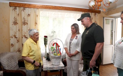 Спасибо за мужество и стойкость: Нинель Гасюк и Вера Дородько приняли поздравления накануне Дня Независимости