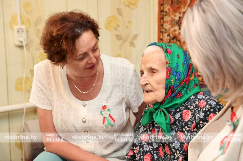 Спасибо за мужество и стойкость: Нинель Гасюк и Вера Дородько приняли поздравления накануне Дня Независимости