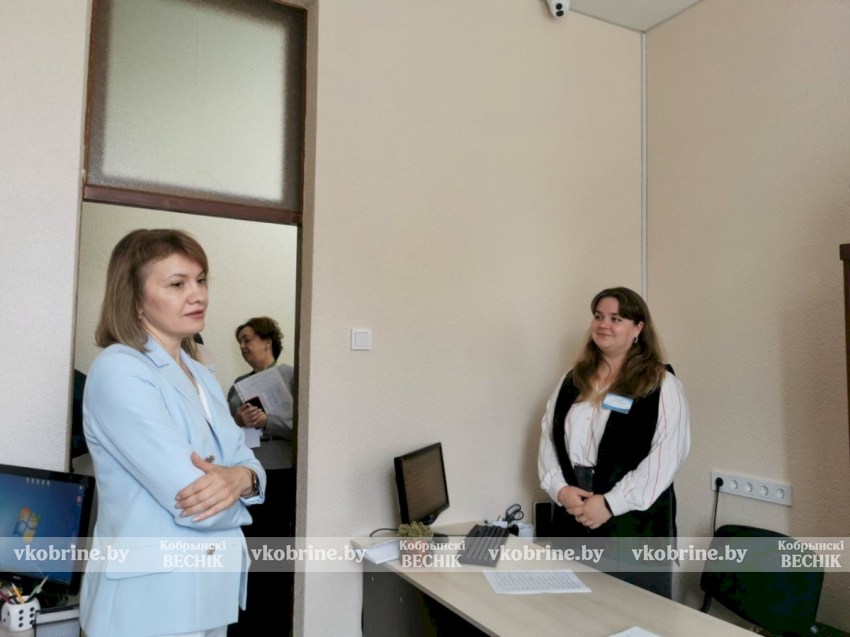 В центре внимания - люди: заместитель министра труда и соцзащиты Юлия Бердникова посетила Кобринский район