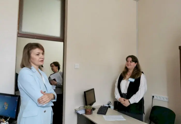 В центре внимания - люди: заместитель министра труда и соцзащиты Юлия Бердникова посетила Кобринский район