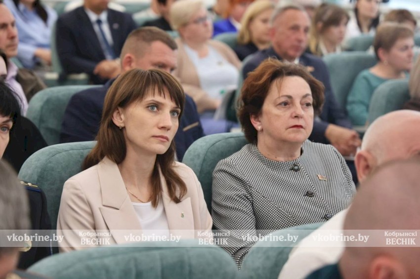 В Кобрине обсудили демографию и защиту детей с участием замминистра Юлии Бердниковой