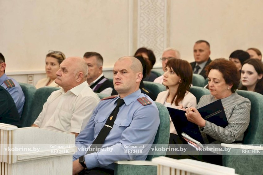 В Кобрине обсудили демографию и защиту детей с участием замминистра Юлии Бердниковой