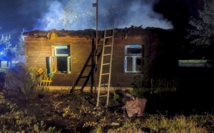 Под Кобрином ночью горел дом: есть пострадавшая