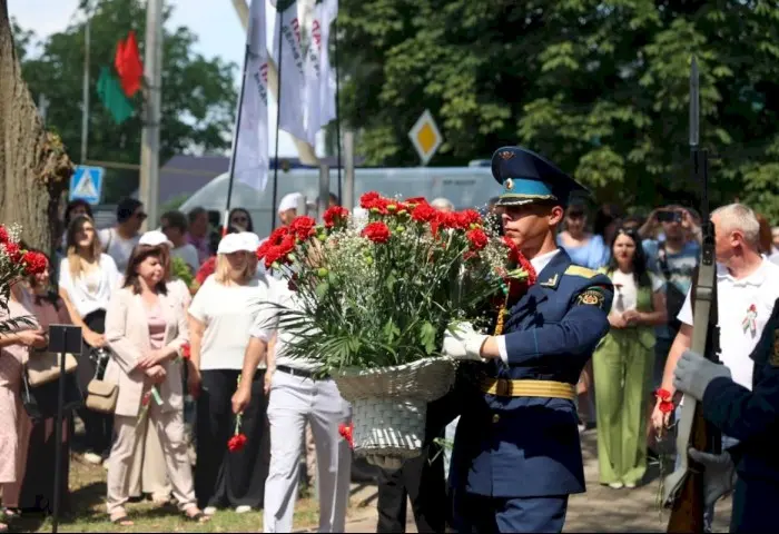 Прерванный полет 41-го: в Кобрине с почестями перезахоронили останки советского летчика
