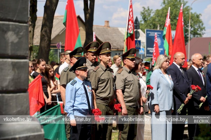 Прерванный полет 41-го: в Кобрине с почестями перезахоронили останки советского летчика