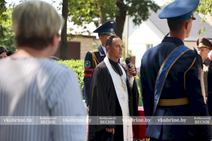 Прерванный полет 41-го: в Кобрине с почестями перезахоронили останки советского летчика