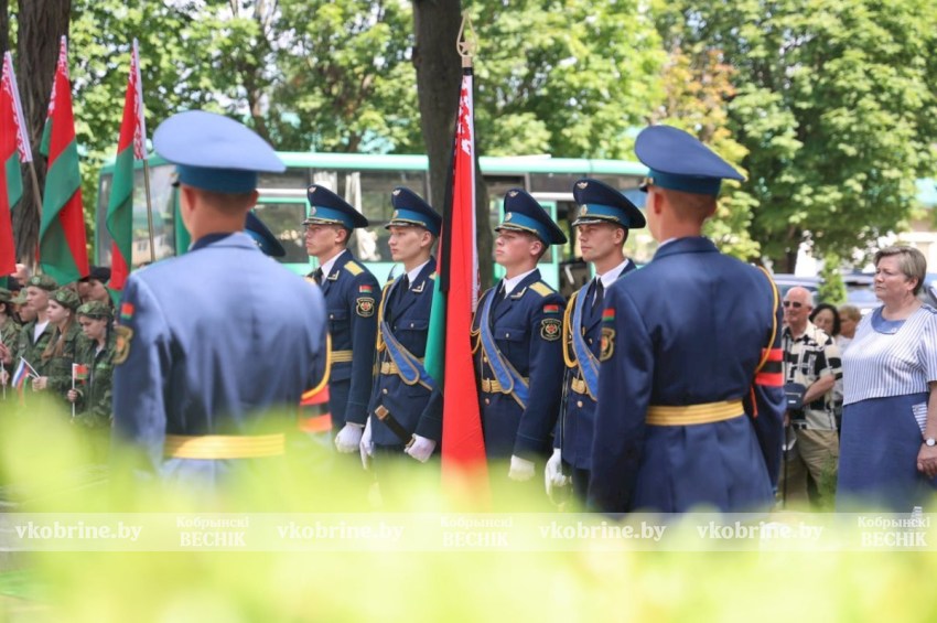 Прерванный полет 41-го: в Кобрине с почестями перезахоронили останки советского летчика