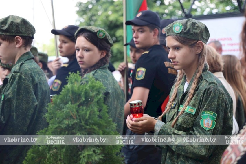 Прерванный полет 41-го: в Кобрине с почестями перезахоронили останки советского летчика