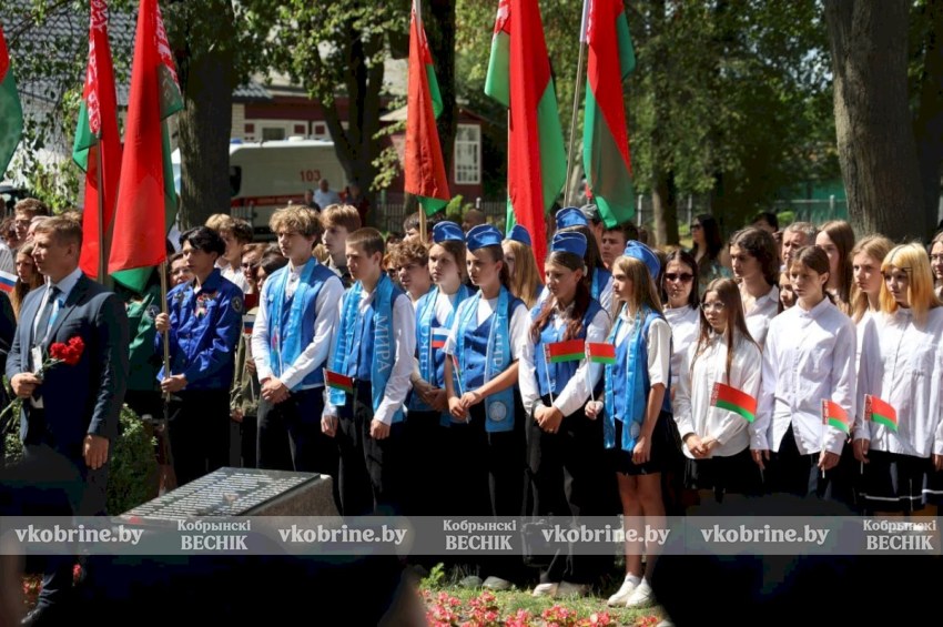 Прерванный полет 41-го: в Кобрине с почестями перезахоронили останки советского летчика