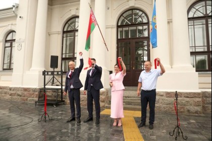 Под знаком любви и традиций: обновленный ЗАГС стал подарком Кобрину в День города