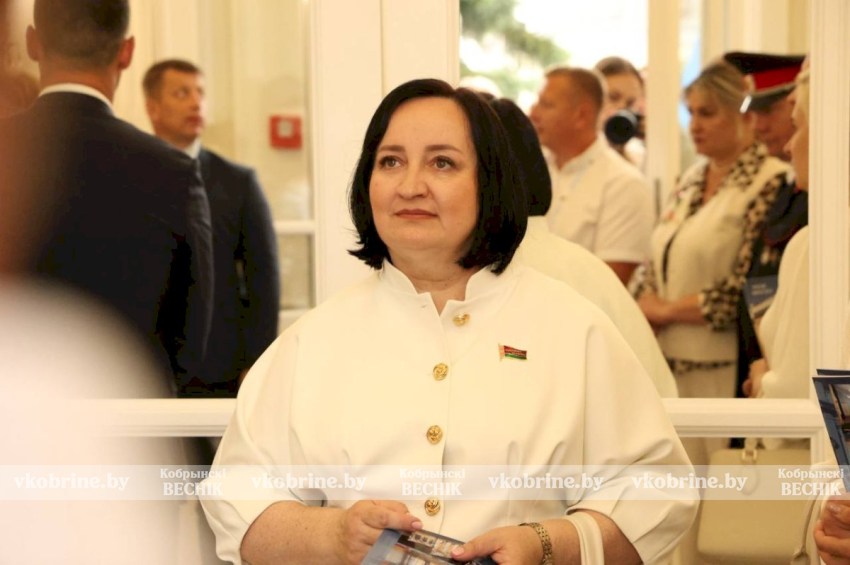 Под знаком любви и традиций: обновленный ЗАГС стал подарком Кобрину в День города