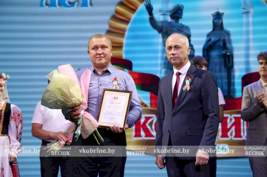 Наш любимый Кобрин, с праздником, с Днем освобождения от немецко-фашистских захватчиков! Торжество во Дворце культуры