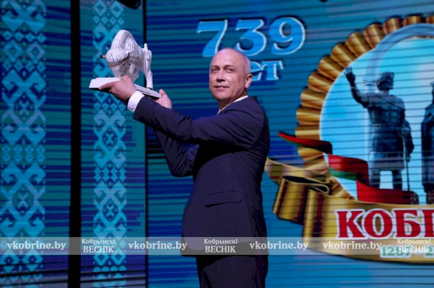 Наш любимый Кобрин, с праздником, с Днем освобождения от немецко-фашистских захватчиков! Торжество во Дворце культуры