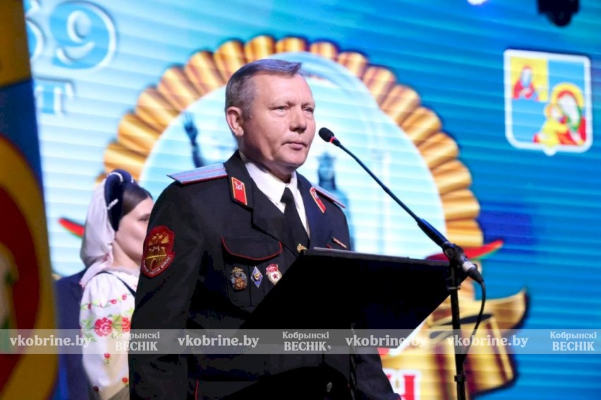 Наш любимый Кобрин, с праздником, с Днем освобождения от немецко-фашистских захватчиков! Торжество во Дворце культуры
