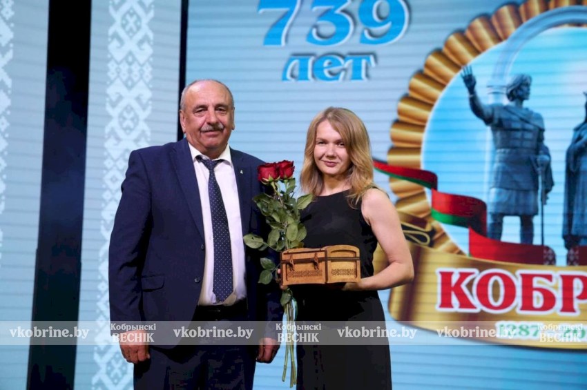 Наш любимый Кобрин, с праздником, с Днем освобождения от немецко-фашистских захватчиков! Торжество во Дворце культуры