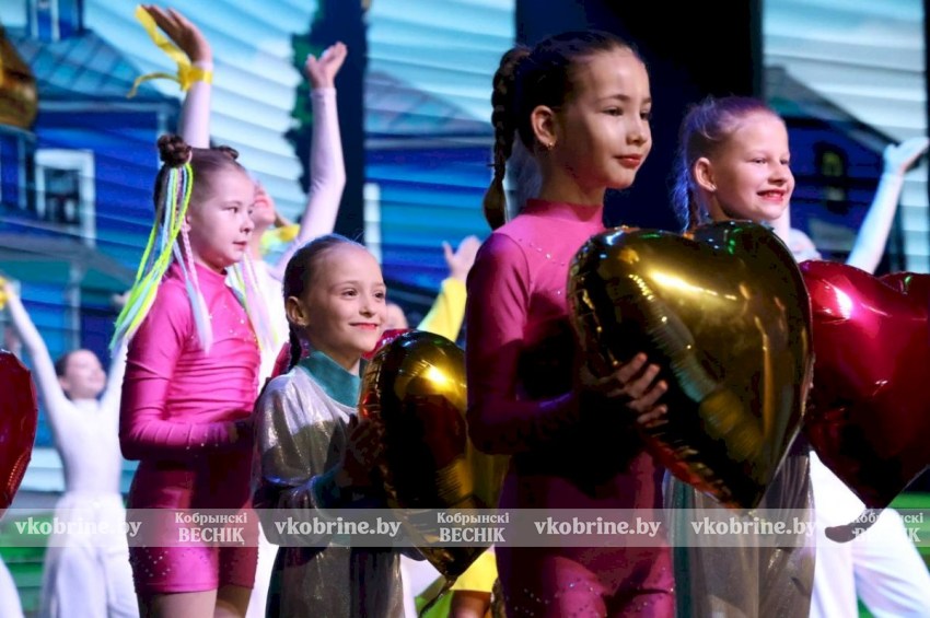 Наш любимый Кобрин, с праздником, с Днем освобождения от немецко-фашистских захватчиков! Торжество во Дворце культуры