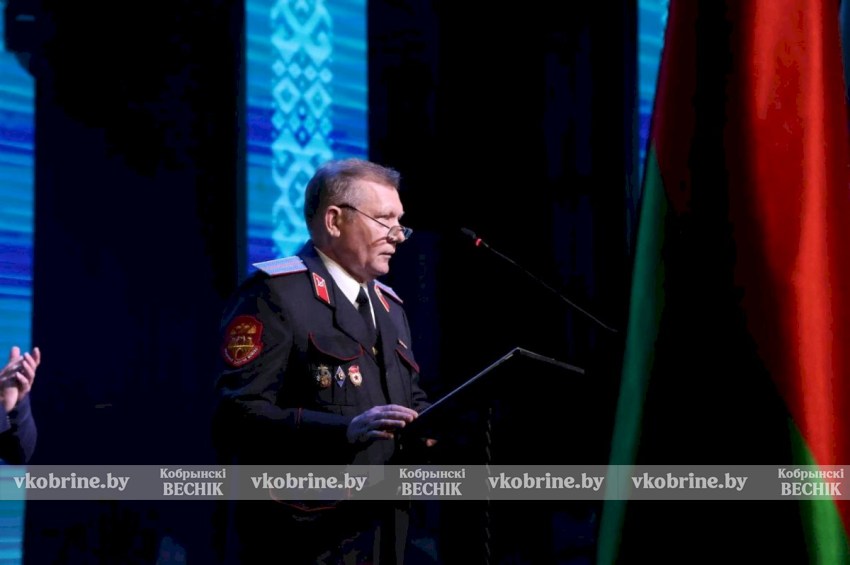 Наш любимый Кобрин, с праздником, с Днем освобождения от немецко-фашистских захватчиков! Торжество во Дворце культуры