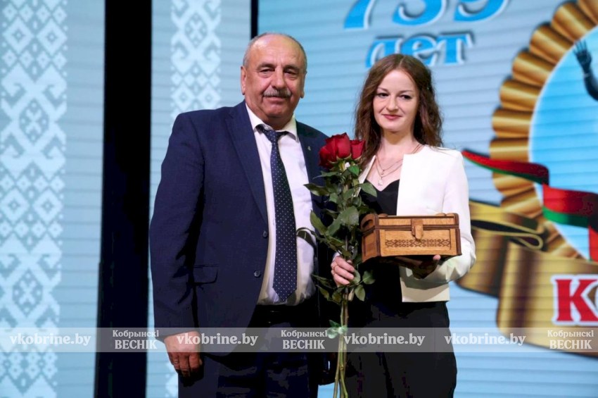 Наш любимый Кобрин, с праздником, с Днем освобождения от немецко-фашистских захватчиков! Торжество во Дворце культуры