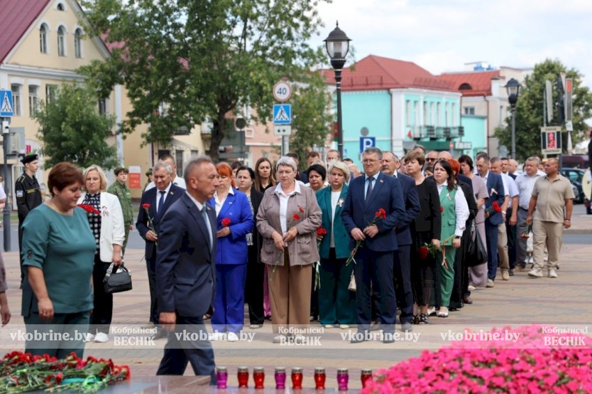 Гордимся и помним: кобринчане почтили подвиг героев-освободителей
