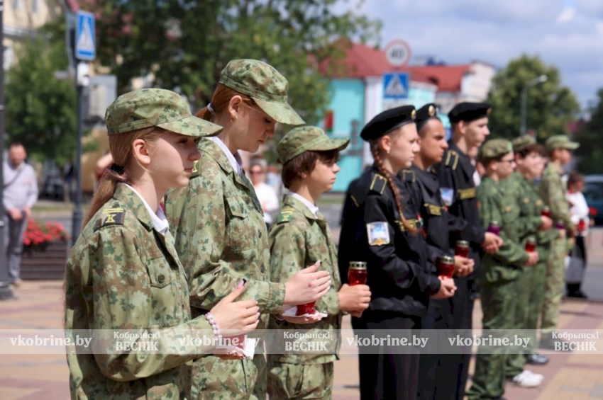 Гордимся и помним: кобринчане почтили подвиг героев-освободителей