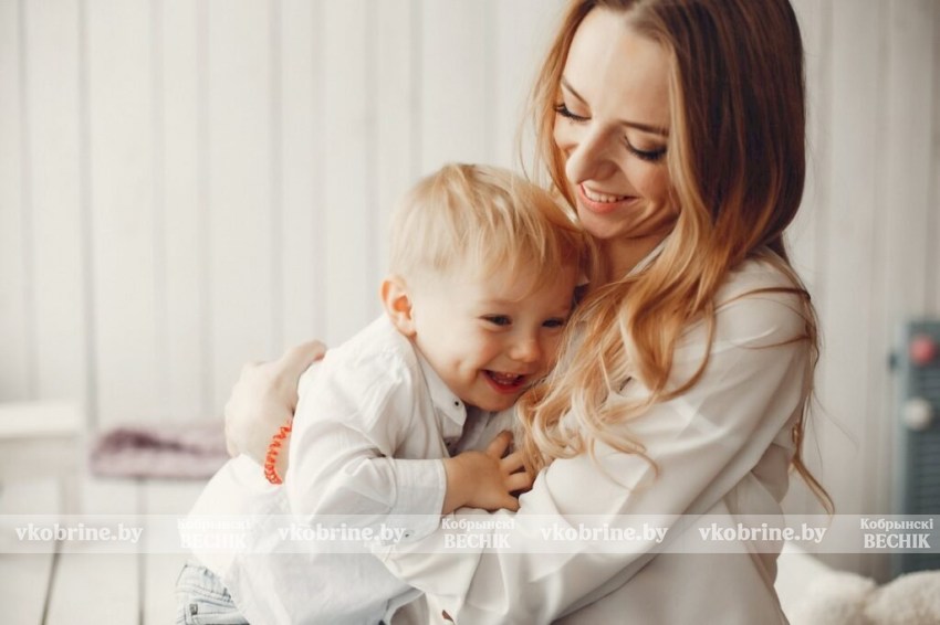 Белорусским родителям увеличат выплаты на детей до 3 лет: сколько будут получать семьи с 1 августа