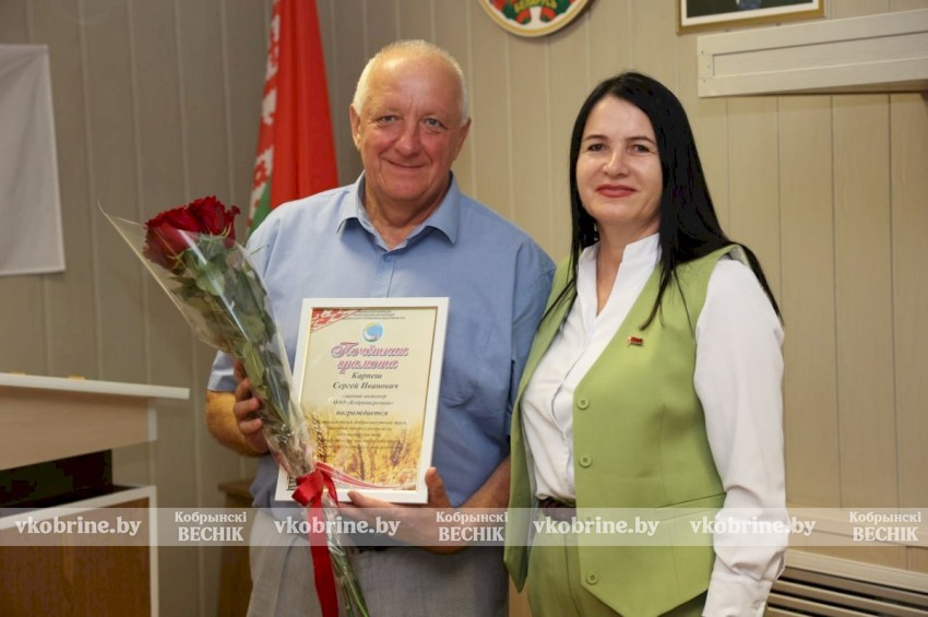 Праздничная планерка и главные герои недели на «Кобринагромаше»