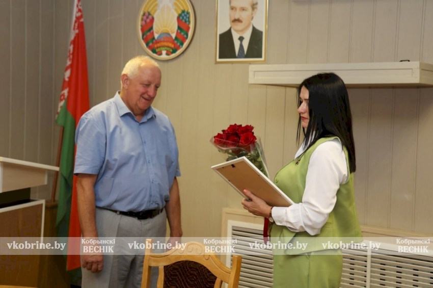 Праздничная планерка и главные герои недели на «Кобринагромаше»