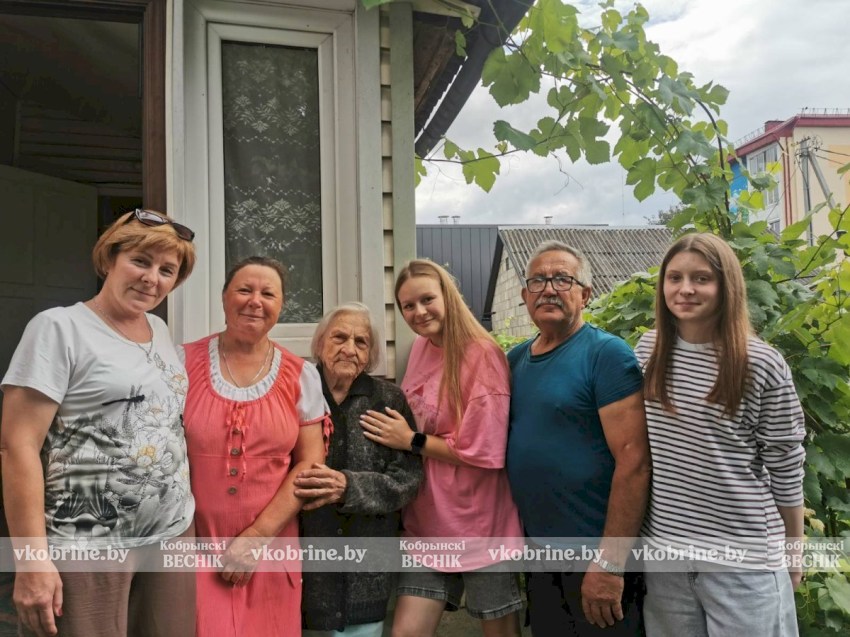 Долгой жизни светлый след: как любовь и благодарность согревают 95-летний юбилей Анны Савчук