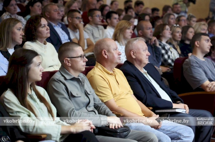 Факты, тренды, смыслы: Министр информации Дмитрий Жук провел открытый диалог в Кобрине