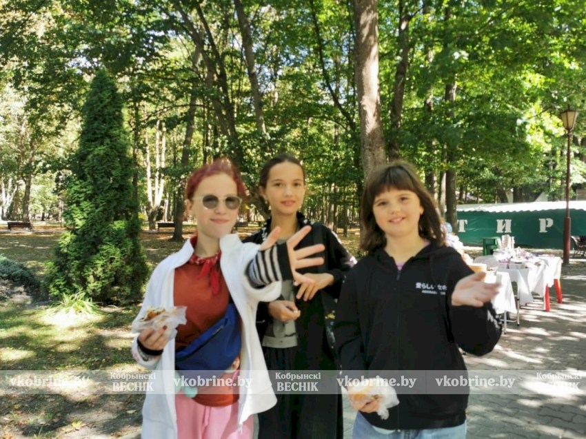 Солнце, музыка и капля грусти: как парк Суворова прощается с летом и празднует день рождения