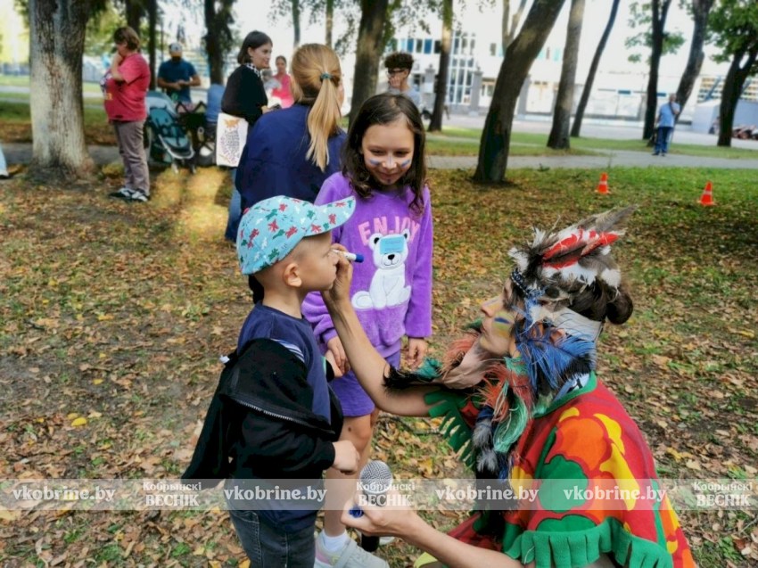 Кобринский парк превратился в ожившую сказку. ФОТОФАКТ