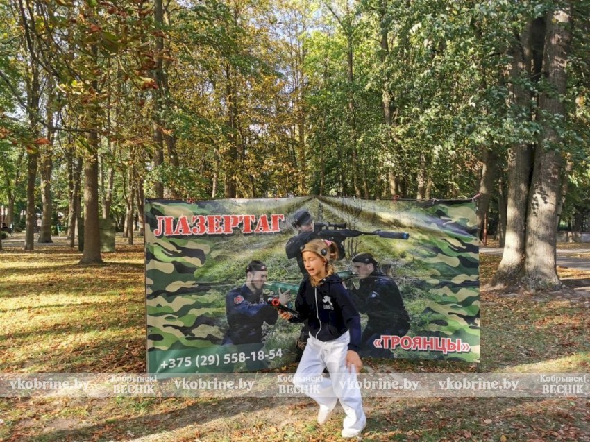 Кобринский парк превратился в ожившую сказку. ФОТОФАКТ