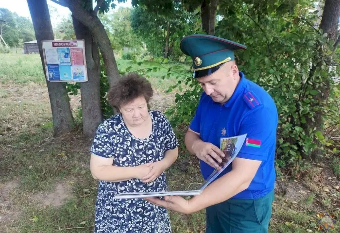 Безопасность с доставкой на дом: спасатели Кобринщины провели рейды вместе с автолавками