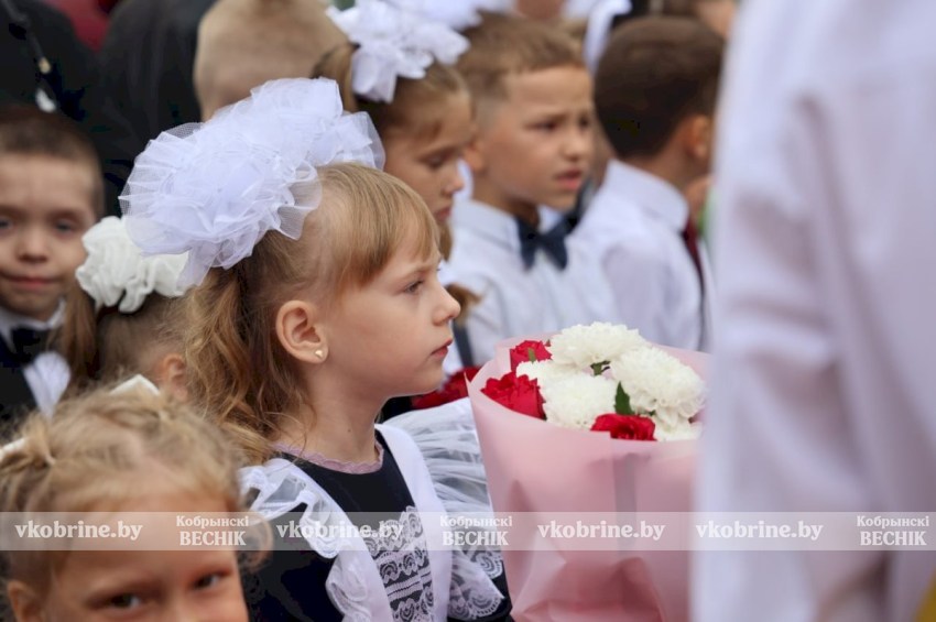 Старт в будущее: Остромичская средняя школа ярко открыла новый учебный год