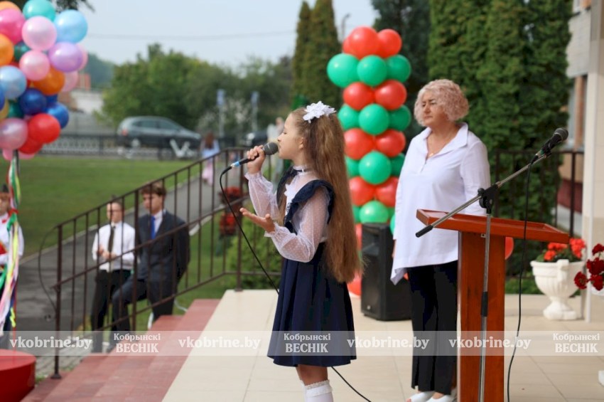 Старт в будущее: Остромичская средняя школа ярко открыла новый учебный год