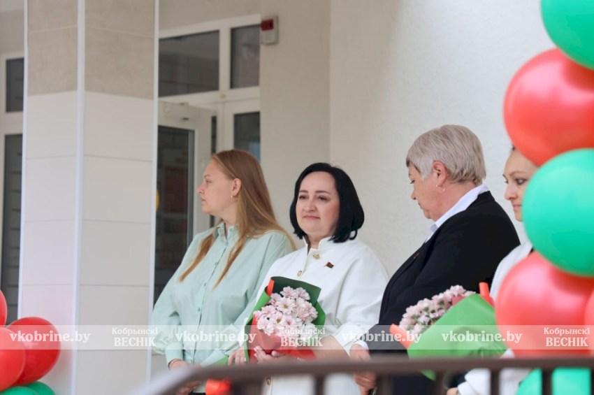 Старт в будущее: Остромичская средняя школа ярко открыла новый учебный год
