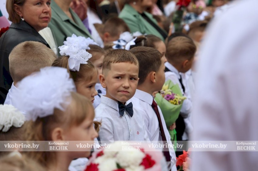Старт в будущее: Остромичская средняя школа ярко открыла новый учебный год