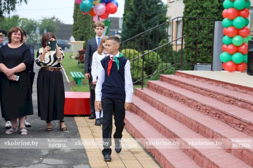 Старт в будущее: Остромичская средняя школа ярко открыла новый учебный год