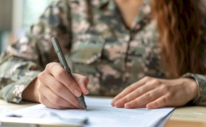 Каких женщин в Беларуси будут ставить на воинский учет - список специальностей обновили