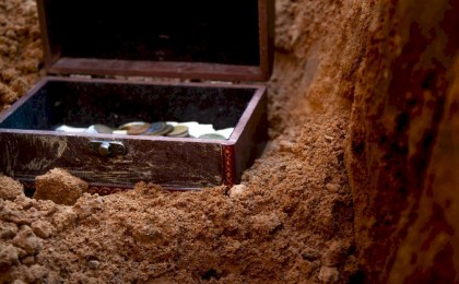 Тайны под вашими ногами: что делать, если на участке вы нашли клад?