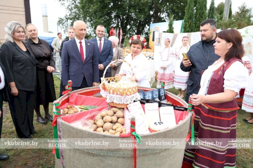 Хлеб, традиции и память: стартовали районные «Дожинки-2026» в Остромичах