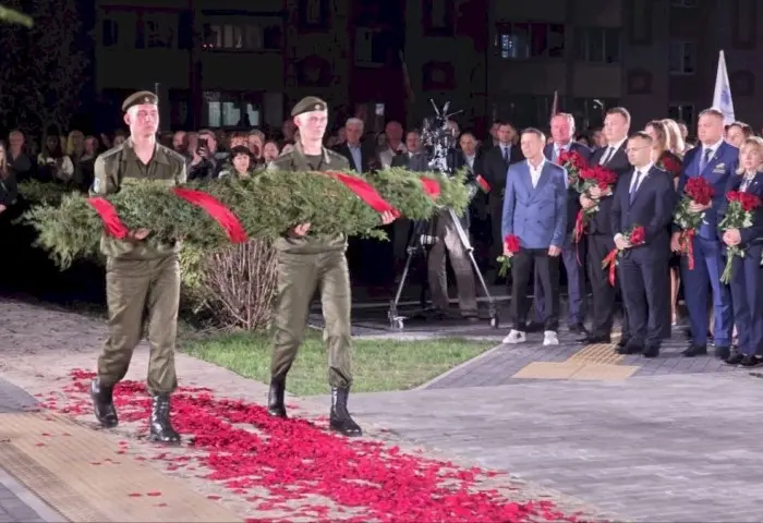 Минута молчания и сотни лампад: в Берёзе-Картузской прошел митинг памяти. ФОТОРЕПОРТАЖ