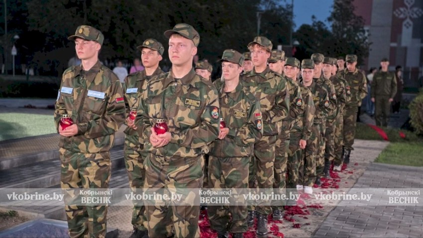 Минута молчания и сотни лампад: в Берёзе-Картузской прошел митинг памяти. ФОТОРЕПОРТАЖ