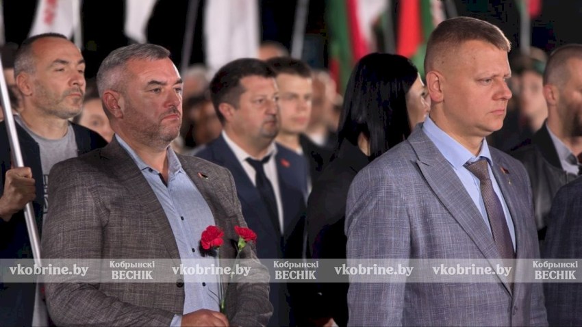 Минута молчания и сотни лампад: в Берёзе-Картузской прошел митинг памяти. ФОТОРЕПОРТАЖ