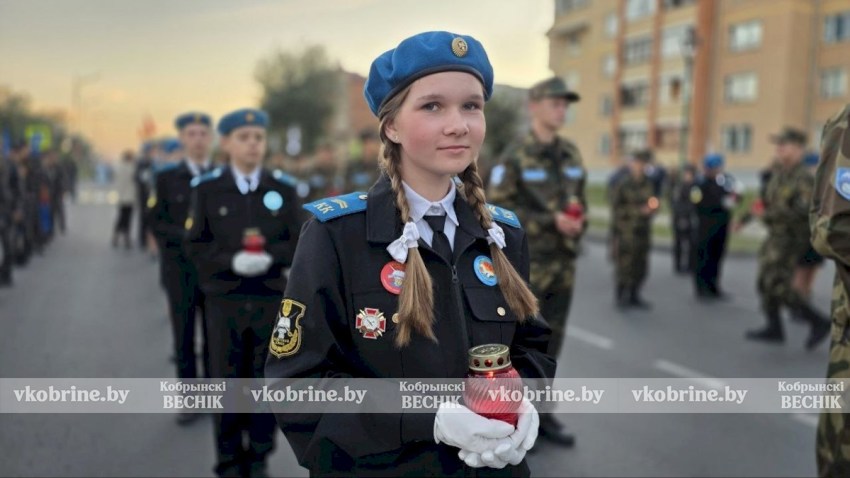 Минута молчания и сотни лампад: в Берёзе-Картузской прошел митинг памяти. ФОТОРЕПОРТАЖ