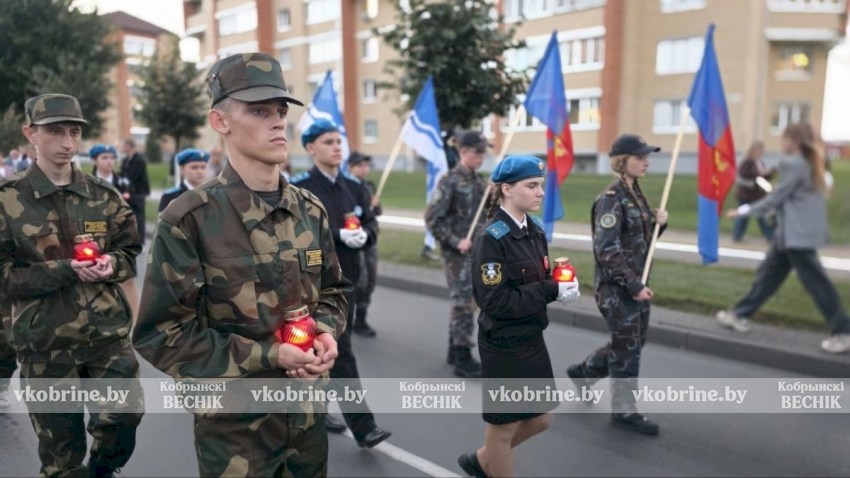 Минута молчания и сотни лампад: в Берёзе-Картузской прошел митинг памяти. ФОТОРЕПОРТАЖ