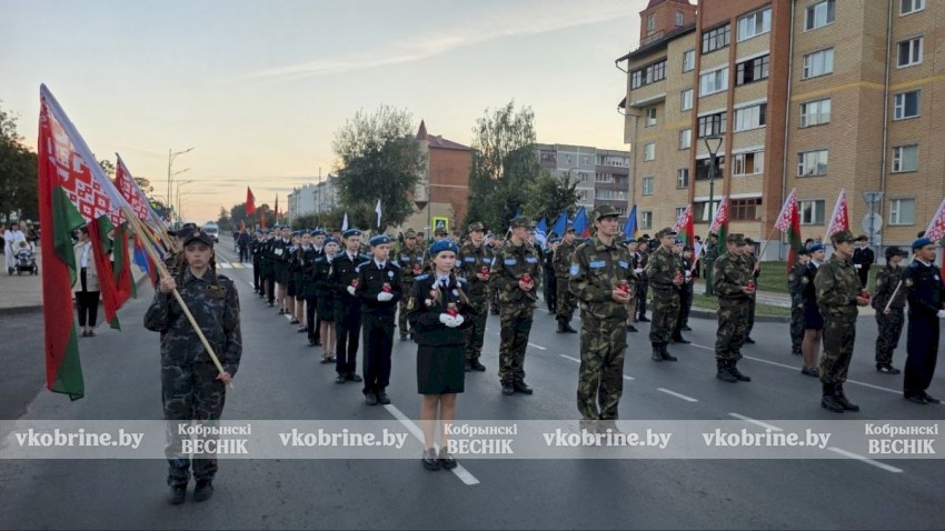 Минута молчания и сотни лампад: в Берёзе-Картузской прошел митинг памяти. ФОТОРЕПОРТАЖ