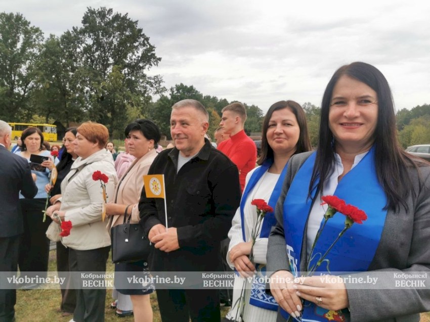 «У адзінстве наша сіла»: маршрут памяти Кобрин – Новоселки объединил сотни жителей района