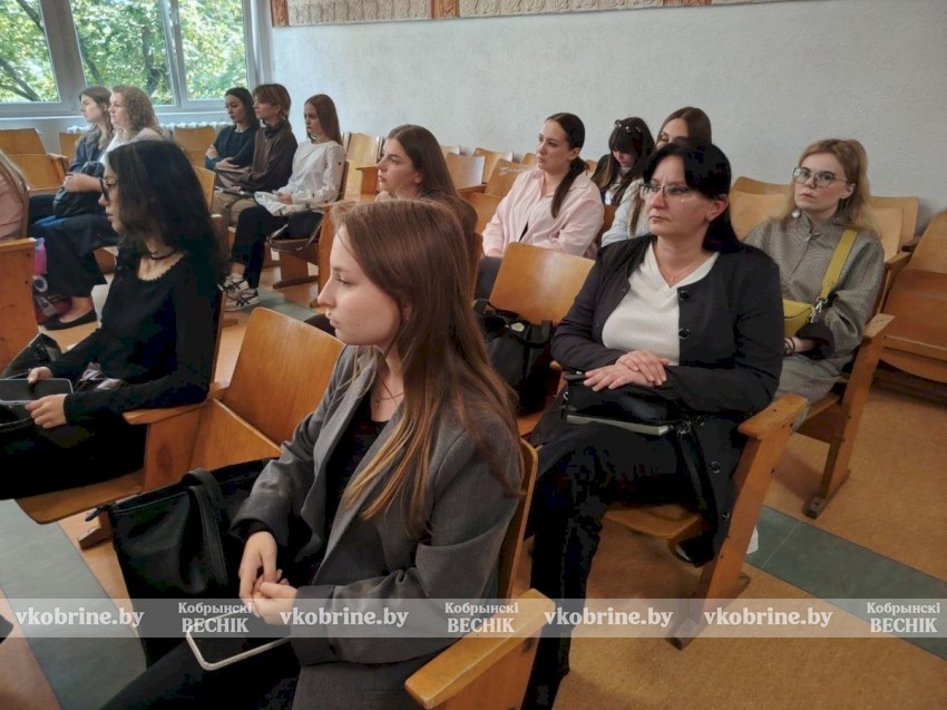 Помнить прошлое, созидать будущее: диалоговая площадка объединила молодых учителей Кобринщины